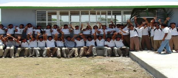 Voluntarios construyendo escuelas Voluntarios construyendo escuelas