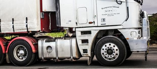 In Ungheria si è ribaltato un altro camion. In Ungheria si è ribaltato un altro camion.