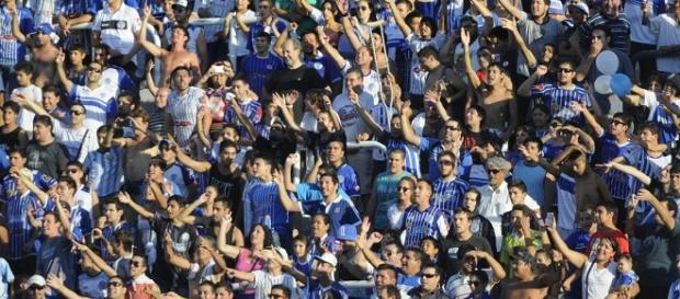 Simpatizantes de Godoy Cruz alentando Simpatizantes de Godoy Cruz alentando