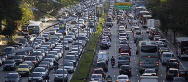 Av. 23 de Maio em São Paulo as 10:00 da manhã. Av. 23 de Maio em São Paulo as 10:00 da manhã.