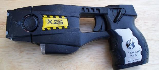 Pistola eléctrica Taser modelo X26. Pistola eléctrica Taser modelo X26.