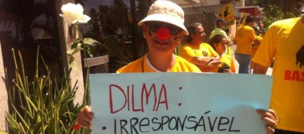 Brasileiros se voltam contra Dilma Rousseff Brasileiros se voltam contra Dilma Rousseff