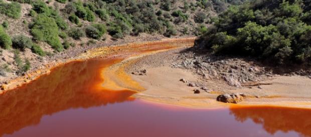 El Río Tinto a su paso por la provincia de Huelva El Río Tinto a su paso por la provincia de Huelva