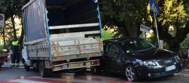 Il camion guidato dal tunisino ubriaco Il camion guidato dal tunisino ubriaco