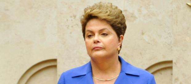 Dilma desistiu de voltar com imposto da CPMF. Dilma desistiu de voltar com imposto da CPMF.