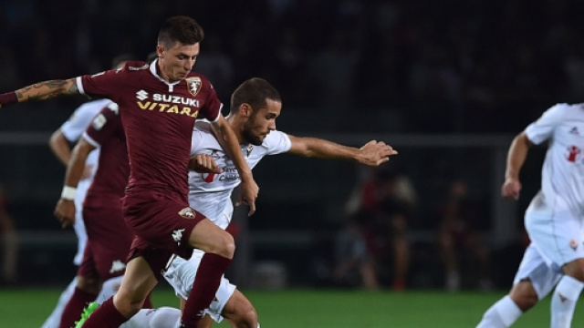 Baselli che lotta per conquistare il pallone
