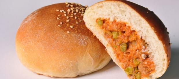 Bombe salate con carne e piselli Bombe salate con carne e piselli