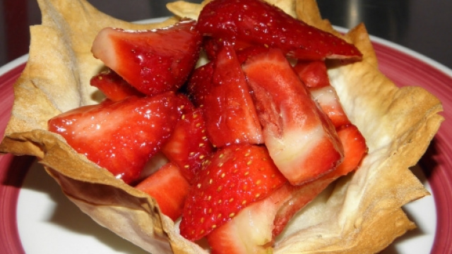 Barchette al cioccolato bianco e fragole