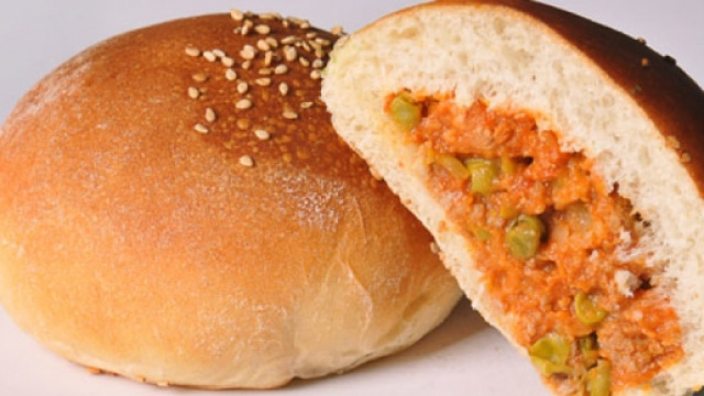 Bombe salate con carne e piselli