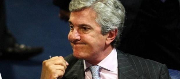 Collor é investigado na Lava Jato Collor é investigado na Lava Jato