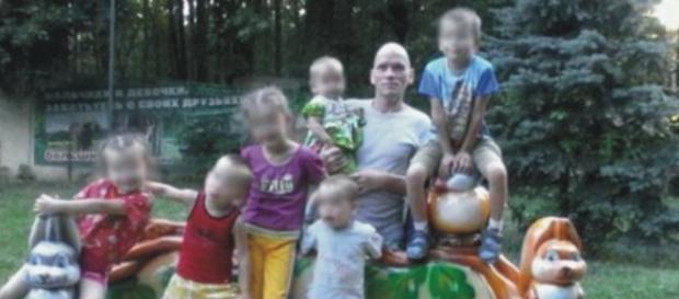 Poza de familie cu copiii criminalului Poza de familie cu copiii criminalului