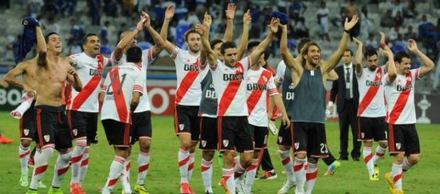 River festejando de cara a su gente en Brasil. River festejando de cara a su gente en Brasil.