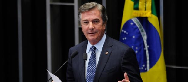 Senador Collor teria recebido propina da Petrobras Senador Collor teria recebido propina da Petrobras
