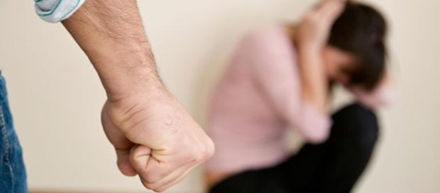 Un tânăr şi-a ucis prietena cu bestialitate. Un tânăr şi-a ucis prietena cu bestialitate.