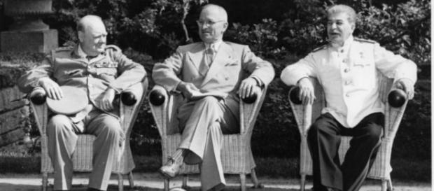 Truman e Estaline na Conferência de Potsdam. Truman e Estaline na Conferência de Potsdam.
