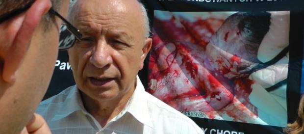 Profesor Bogdan Chazan pod pałacem prezydenckim Profesor Bogdan Chazan pod pałacem prezydenckim