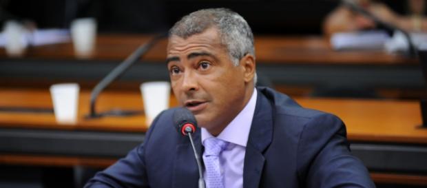 Romário promete processar revista Veja Romário promete processar revista Veja