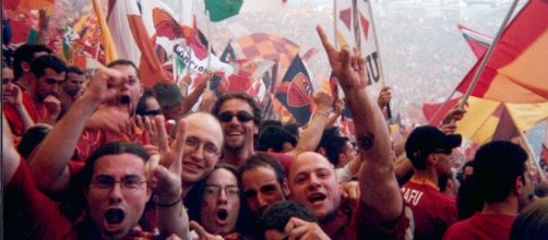 Tifosi della Roma in festa per lo scudetto 2001