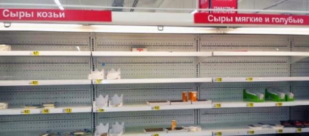 Il cibo scarseggia nei supermercati russi Il cibo scarseggia nei supermercati russi