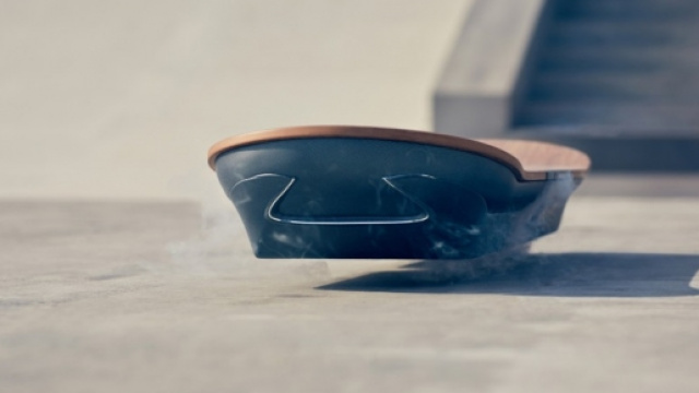 Lexus Hoverboard Slide - Lo skateboard volante