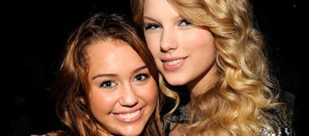 As duas cantora já foram boas amigas. As duas cantora já foram boas amigas.