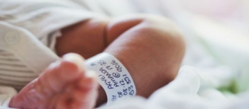 neonata nasce a metà per colpa del tumore