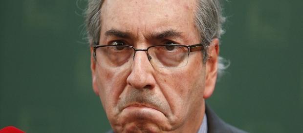 Cunha faz beicinho contra o Senado Cunha faz beicinho contra o Senado