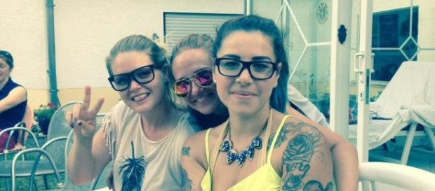 Ex-Newtopianerinnen: (v.l.) Vicci, Anne und Kate Ex-Newtopianerinnen: (v.l.) Vicci, Anne und Kate