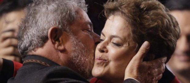 Fundador do PT apresenta pedido de impeachment Fundador do PT apresenta pedido de impeachment