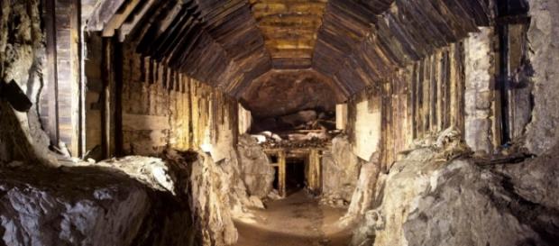 Il treno, si troverebbe in un tunnel segreto. Il treno, si troverebbe in un tunnel segreto.