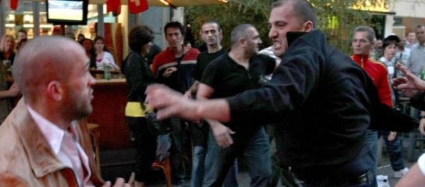 Interlopii români au agresat doi italieni la Deva Interlopii români au agresat doi italieni la Deva