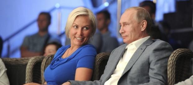 Putin in compania unei frumoase blonde Putin in compania unei frumoase blonde