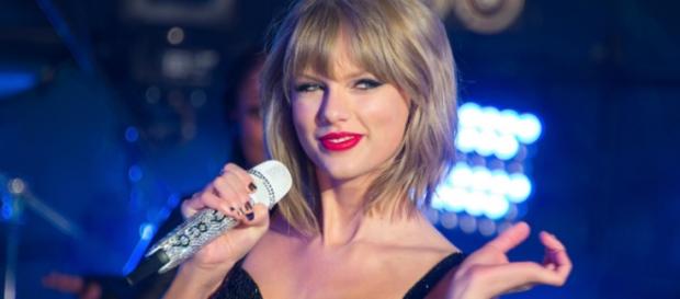 Taylor Swift foi a grande vencedora da noite. Taylor Swift foi a grande vencedora da noite.