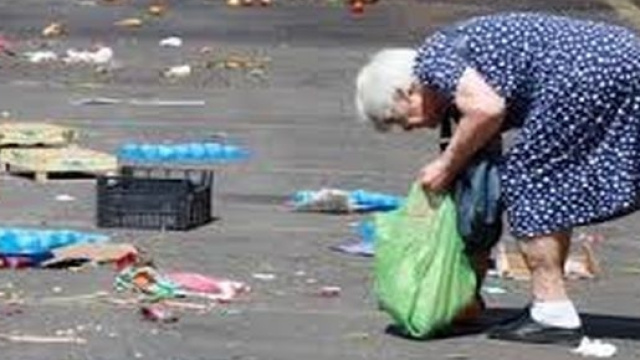 Anziani in miseria a causa della crisi