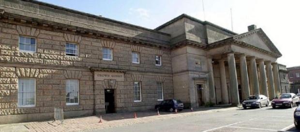 O caso está a ser julgado no Chester Crown Court. O caso está a ser julgado no Chester Crown Court.
