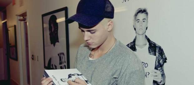 Die Haare von Biebs erstrahlen in hellem Blond Die Haare von Biebs erstrahlen in hellem Blond