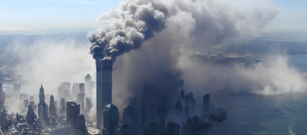 La columna de humo obscurece el sur de Manhattan La columna de humo obscurece el sur de Manhattan