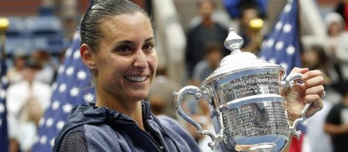 Flavia Pennetta solleva il trofeo degli US Open