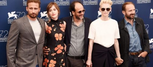 Il cast di 'A Bigger Splash' posa con il regista