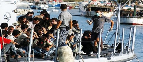 Profughi in arrivo a Lampedusa