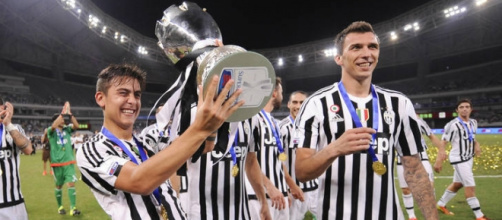 Dybala e Mandzukic alzano la supercoppa italiana.