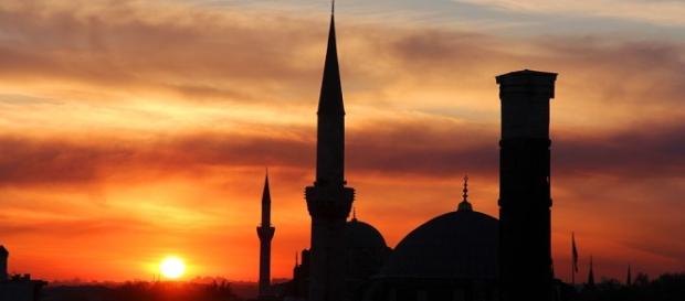 Gru cade su tetto di una moschea a La Mecca Gru cade su tetto di una moschea a La Mecca