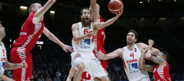 Sergio Rodríguez anotando frente a Polonia. Sergio Rodríguez anotando frente a Polonia.