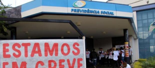 Servidores do INSS estão parados há 60 dias Servidores do INSS estão parados há 60 dias