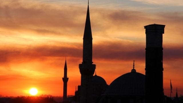 Gru cade su tetto di una moschea a La Mecca