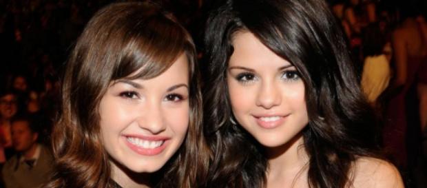 As duas cantoras já foram as melhores amigas. As duas cantoras já foram as melhores amigas.