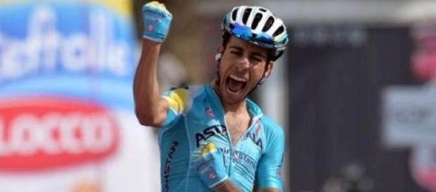 Imagen de Aru celebrando una victoria de etapa Imagen de Aru celebrando una victoria de etapa