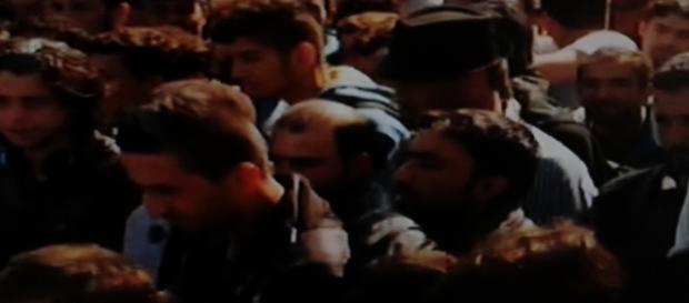 Profughi o migranti, li unisce la speranza. Profughi o migranti, li unisce la speranza.