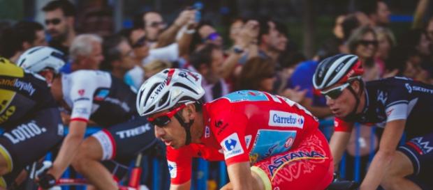 Aru heading for Vuelta victory in the red jersey Aru heading for Vuelta victory in the red jersey