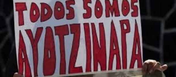Fotografia de marchas en apoyo por los normalistas Fotografia de marchas en apoyo por los normalistas
